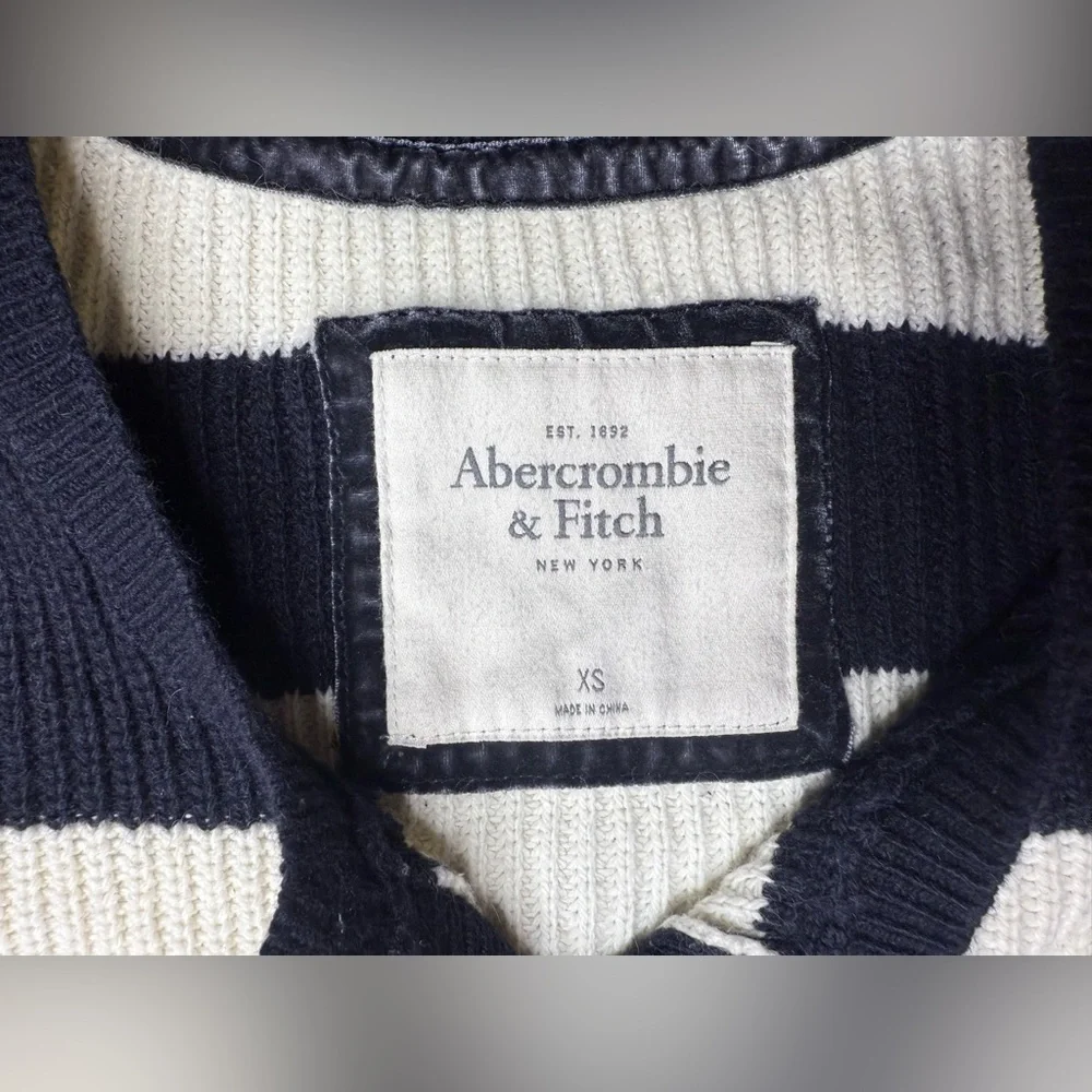 Abercrombie & Fitch Women's Cardigan Jersey Knit Sweater Size XS Navy White